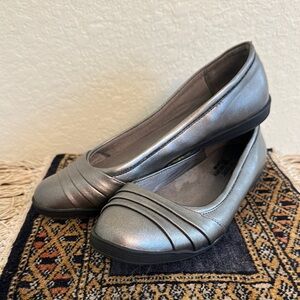 Chic Silver Women's Flats